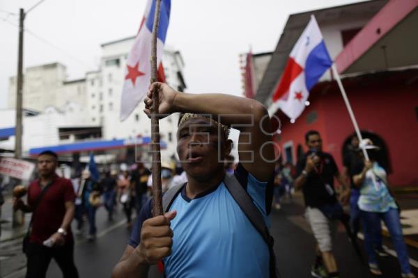  PANAMÁ PROTESTAS – Padres exigen el fin del paro docente que «viola los derechos» de sus hijos en Panamá