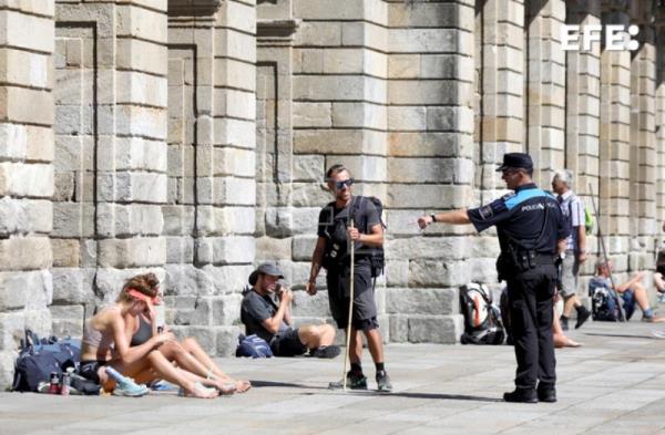  ESPAÑA TURISMO – Prohibido comer y beber al final del Camino de Santiago