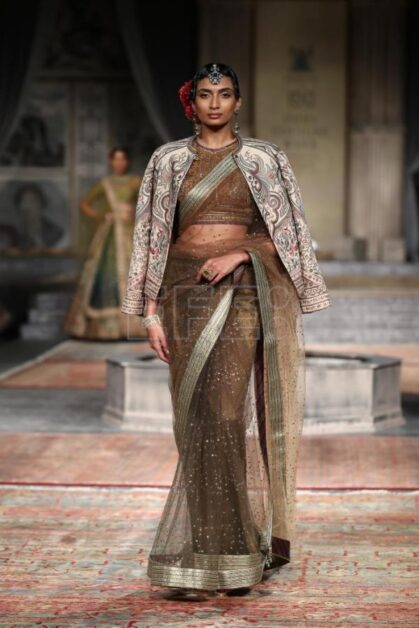 La alta costura del zar de la moda india marida influencia española y realeza