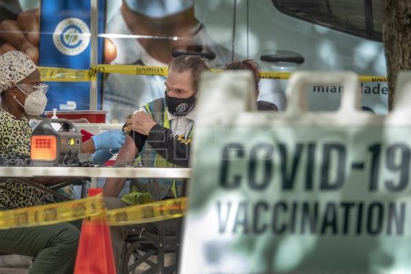  CORONAVIRUS EEUU – Los niveles de transmisión de la covid-19 permanecen altos en casi todo Florida