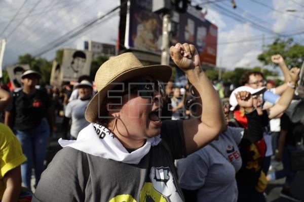  EL SALVADOR VIOLENCIA – Estudiantes salvadoreños condenan rl régimen de excepción al recordar una masacre