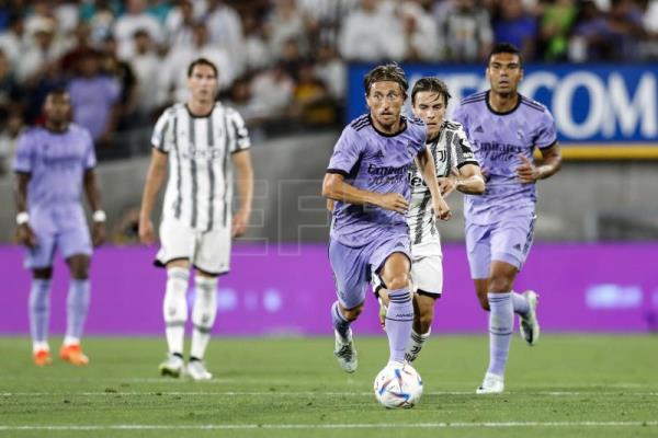 Marea blanca para ver al Real Madrid contra la Juventus en Los Ángeles