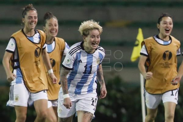  FÚTBOL COPA AMÉRICA – La argentina Yamila emula a su compatriota Marisol y rompe dominio brasileño