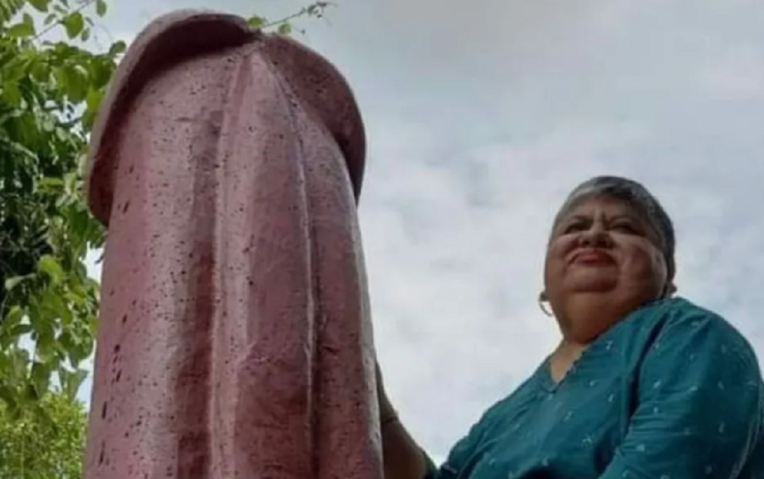  Familiares de una abuelita pusieron estatua de un pene en su tumba para honrar su última voluntad