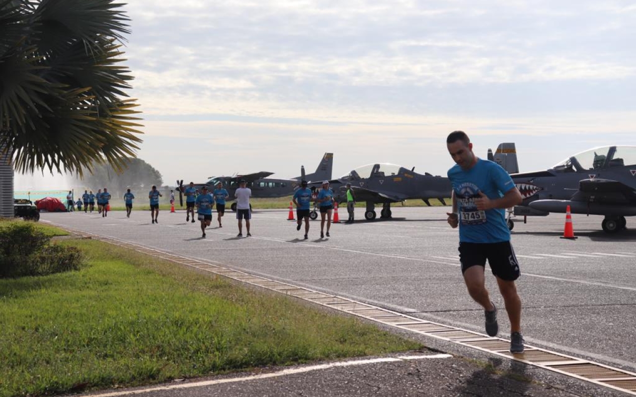  Con evento deportivo y ceremonia militar conmemoran los 103 años de la Fuerza Aérea en Villavicencio