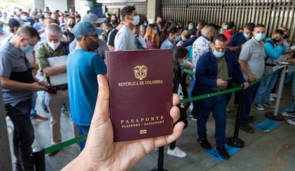  Gobernador reconoce que avivatos cobran ilegalmente la tramitación del pasaporte