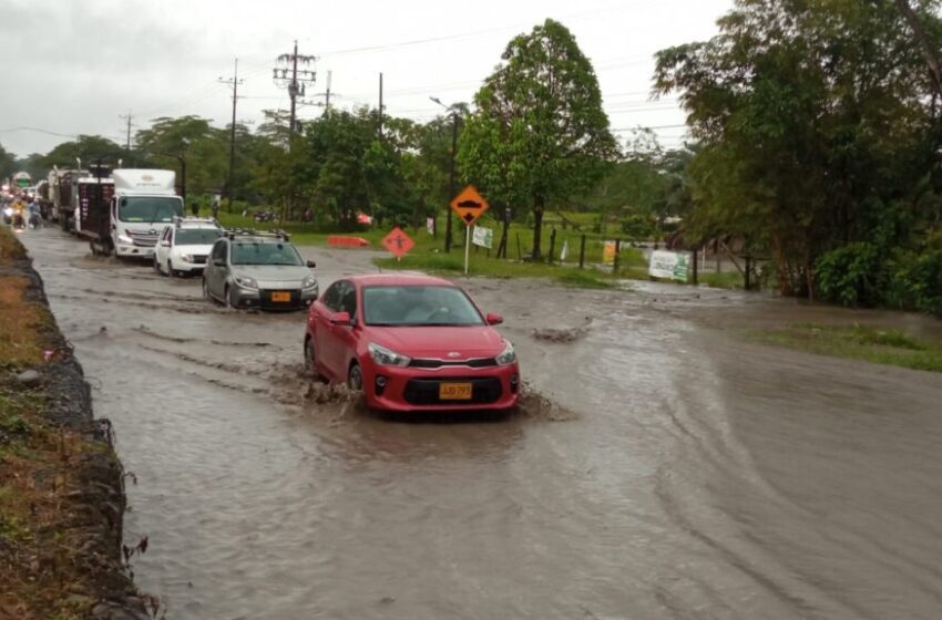  Desbordamiento del río Guayuriba mantiene afectada la vía a Acacías