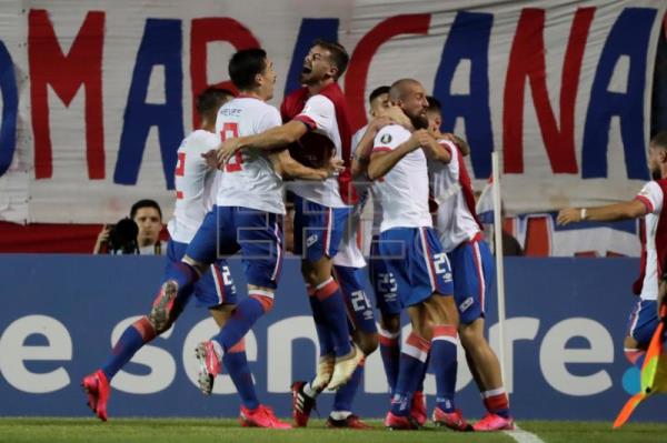  FÚTBOL URUGUAY – Nacional brilla ante la mirada de Davor Suker