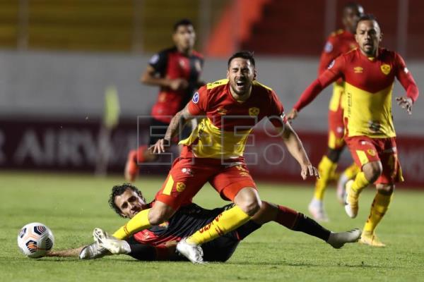  FÚTBOL ECUADOR – El Aucas, del venezolano Farías, más líder en Ecuador con gol de Fydriszewski