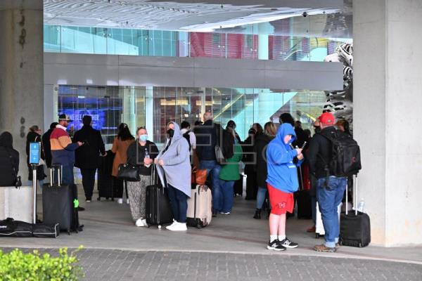 Detienen a un hombre por disparar en interior de un aeropuerto en Australia