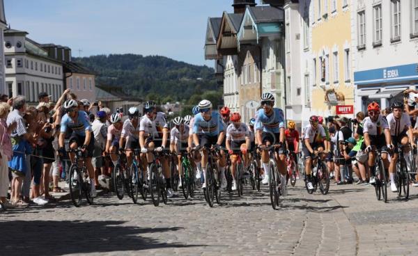 Jakobsen, el más fuerte en el esprint, nuevo campeón de Europa en ruta