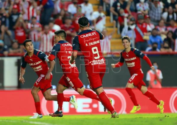  FÚTBOL MÉXICO – El Guadalajara golea al Necaxa y consigue primera victoria en el Apertura