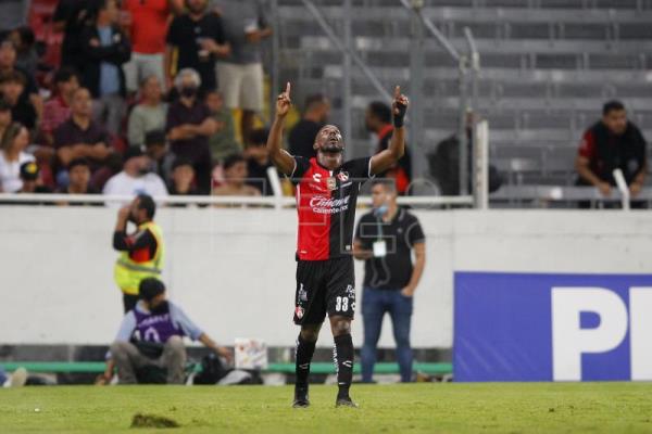  FÚTBOL MÉXICO – El colombiano Quiñones anota en triunfo del campeón Atlas sobre Querétaro