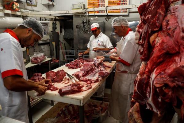  BRASIL CARNES – Brasil alcanzará exportaciones récords de carne de pollo y bovina este año