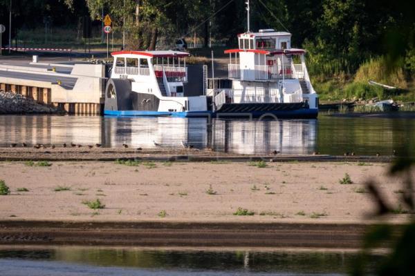 La sequía y la deforestación frenan un repunte del transporte fluvial polaco