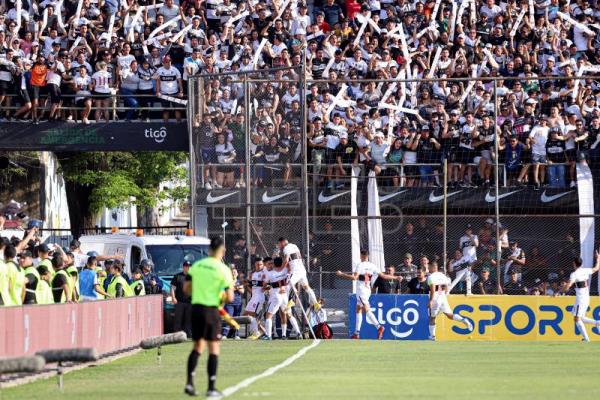  FÚTBOL PARAGUAY – Olimpia se impone a Cerro Porteño en un caldeado superclásico del fútbol en Paraguay