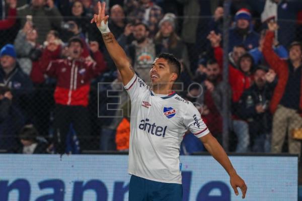  FÚTBOL SUDAMERICANA – Nacional va por la remontada y Luis Suárez, por su primer gol internacional