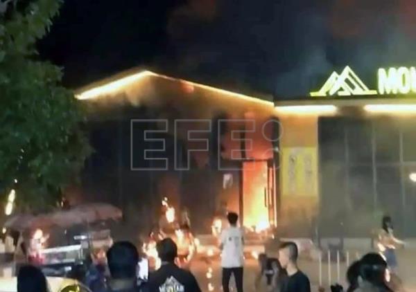  TAILANDIA INCENDIO – Se eleva a 15 la cifra de muertos por el incendio en una discoteca de Tailandia