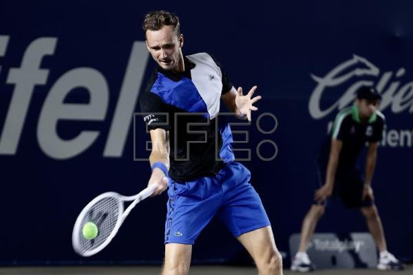 Medvedev derrota en sets corridos a Norrie y gana el título en Los Cabos