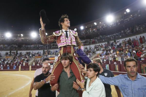  TOROS RESUMEN – Locura por Roca Rey en Málaga y doble indulto en Villarrobledo (Albacete)