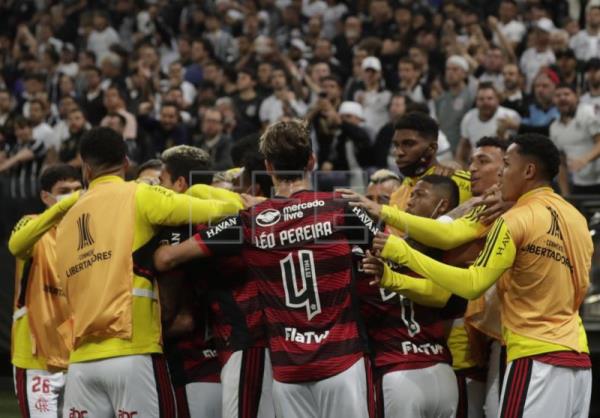  FÚTBOL BRASIL – Flamengo, Corinthians y Fluminense avanzan a semifinales de la Copa do Brasil