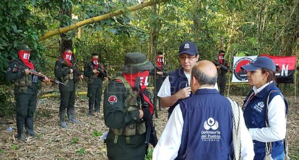  COLOMBIA SECUESTRO – El ELN deja en libertad a cinco soldados y un policía que secuestró en Colombia