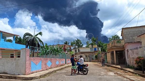 CUBA INCENDIO – Un grave incendio industrial en Cuba llega a un tercer depósito de combustible