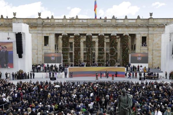  COLOMBIA INVESTIDURA – Petro es ovacionado en la Plaza de Bolívar en ceremonia de investidura