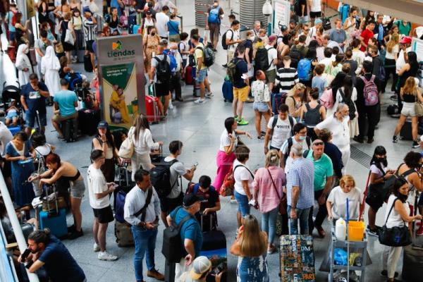 Un robo de cables deja en tierra a más de 7.000 viajeros del AVE en España