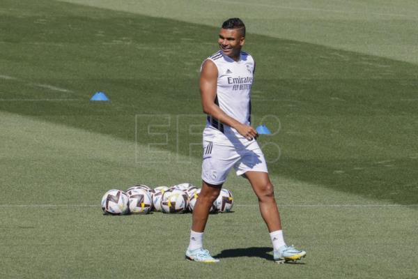  FÚTBOL REAL MADRID – Casemiro entrena, sonriente, con el Real Madrid