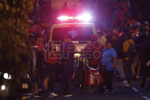 Hinchas hondureños se enfrentan con la policía de Guatemala previo al partido