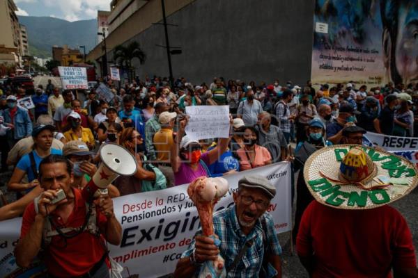 Empleados públicos venezolanos mantienen protestas contra la desmejora salarial