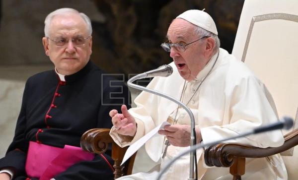 El papa deplora la "locura" de la guerra en Ucrania que pagan los inocentes
