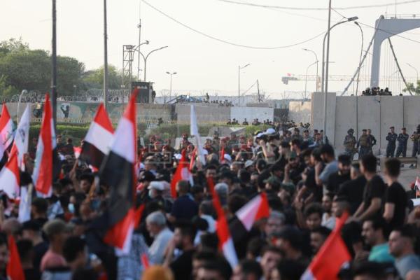  IRAK PARLAMENTO – Los bloques rivales de Irak salen a las calles en medio de la parálisis política