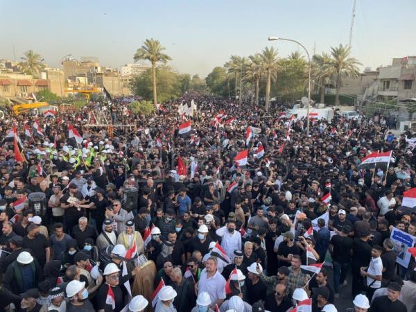 Los bloques rivales de Irak salen a las calles en medio de la parálisis política