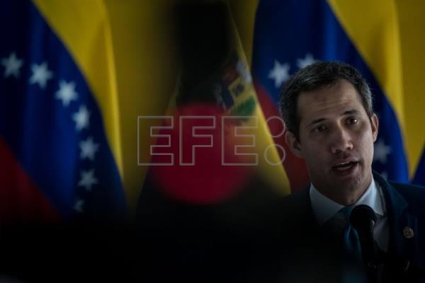 Juan Guaidó buscará mecanismos formales de comunicación con Gustavo Petro