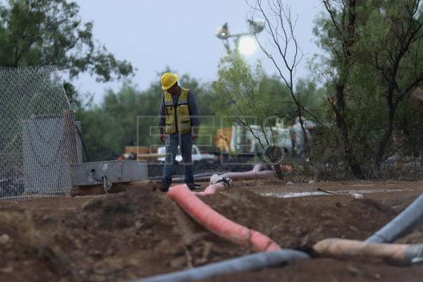  MÉXICO MINERÍA – Autoridades aceleran extracción de agua en mina mexicana para iniciar rescate