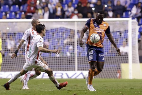 Los uruguayos Batista y Oliveros rescatan un empate para Necaxa ante el Puebla