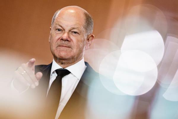  ALEMANIA SCHOLZ – Scholz, bajo el peso de Schröder y Merkel, y de su propio pasado como alcalde