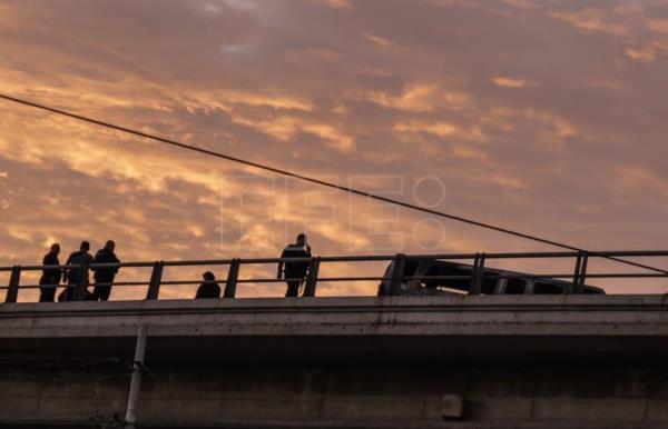 Vehículos incendiados y bloqueos en el estado mexicano de Baja California