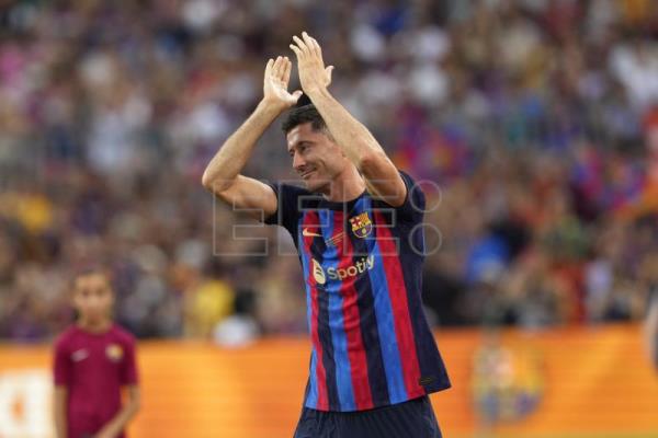  FÚTBOL BARCELONA-RAYO VALLECANO – Lewandowski y Raphinha, titulares en el Barcelona; Camello, en el Rayo