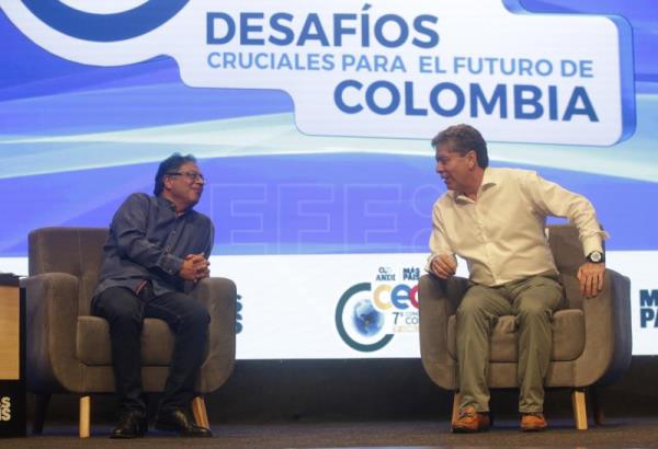 Petro insiste en "crear riqueza" en Colombia con una nueva "política industrial"