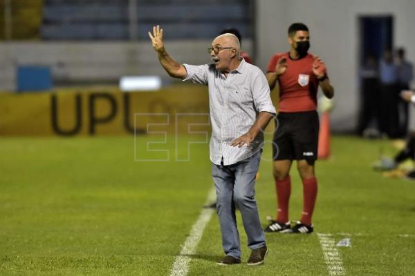 El Olimpia que dirige argentino Troglio sigue líder e invicto en Honduras