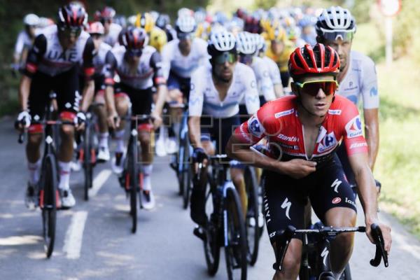 Meintjes se corona en Les Praeres, donde Evenepoel refuerza la roja