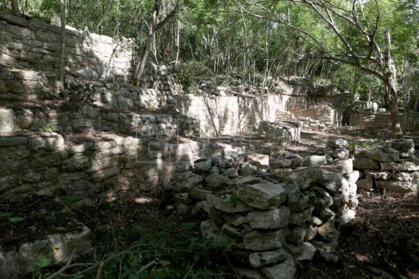 Revelan más datos de una tumba maya descubierta en el sureste mexicano