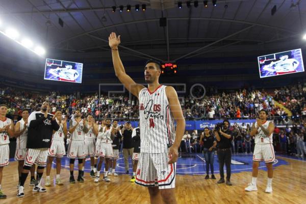  BALONCESTO MÉXICO – Gustavo Ayón pierde en su despedida, pero lo reconocen como leyenda de México