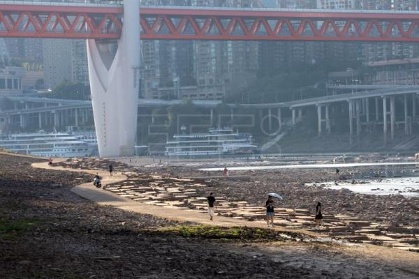  CHINA SEQUÍA – Calor y sequía inéditos en décadas siguen azotando el centro y este de China