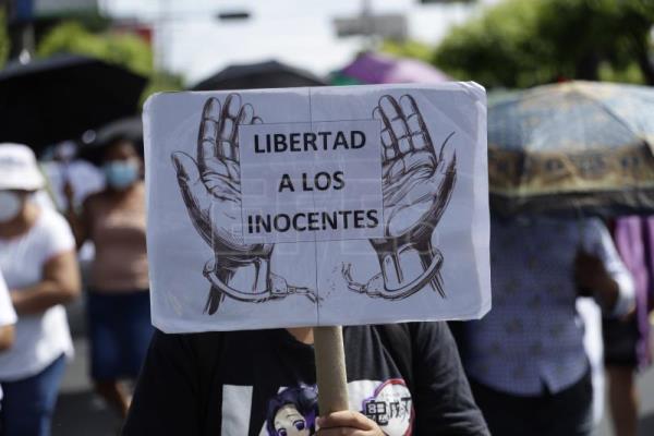  EL SALVADOR VIOLENCIA – Más salvadoreños exigen la libertad para los detenidos durante el régimen de excepción