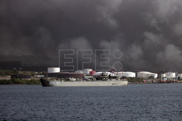  CUBA INCENDIO – Dos buques de México llegan a Cuba para extinguir el incendio industrial