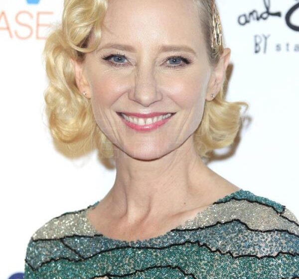  ANNE HECHE – La actriz Anne Heche, en coma tras un violento accidente de tráfico